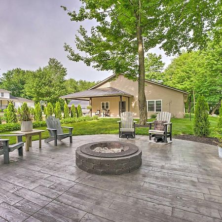 Shipshewana Guest House With Fire Pit! Exteriör bild