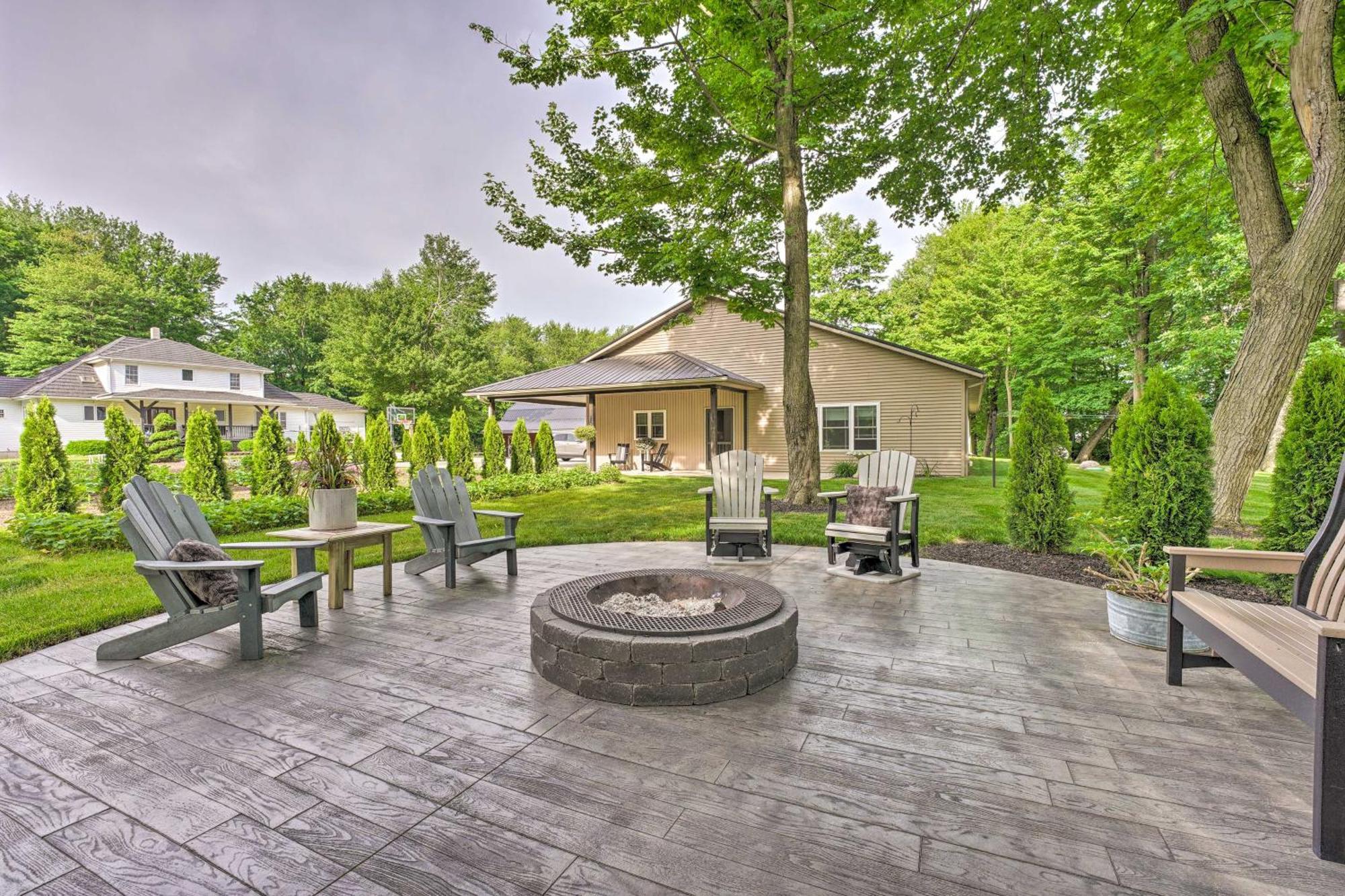 Shipshewana Guest House With Fire Pit! Exteriör bild